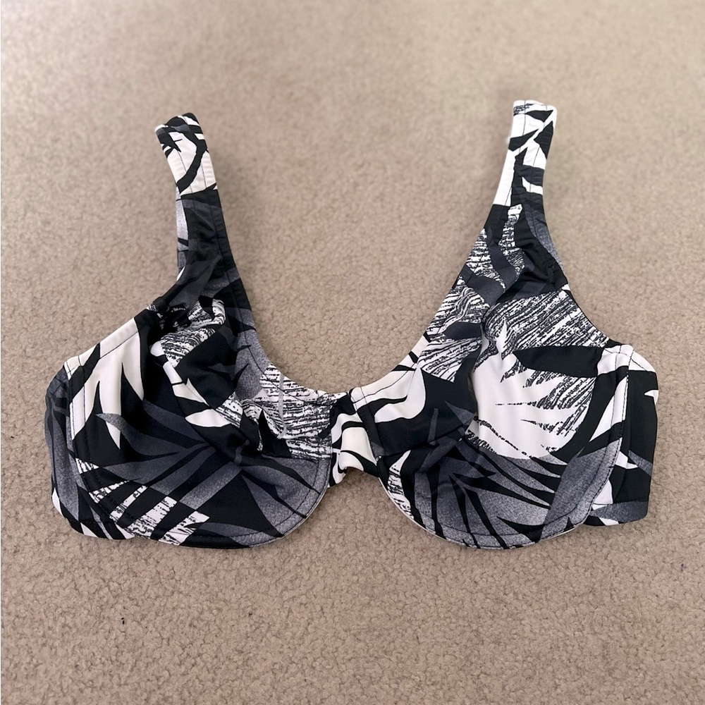 VENUS Black & White Palm Leaves Bikini Swim Top